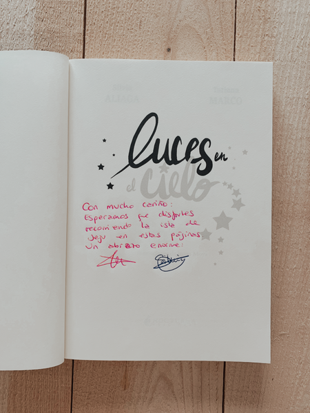 Luces en el cielo (Silvia Aliaga y Tatiana Marco) FIRMADO