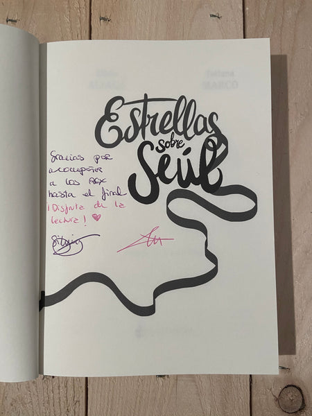 Estrellas sobre Seúl (Silvia Aliaga y Tatiana Marco) FIRMADO